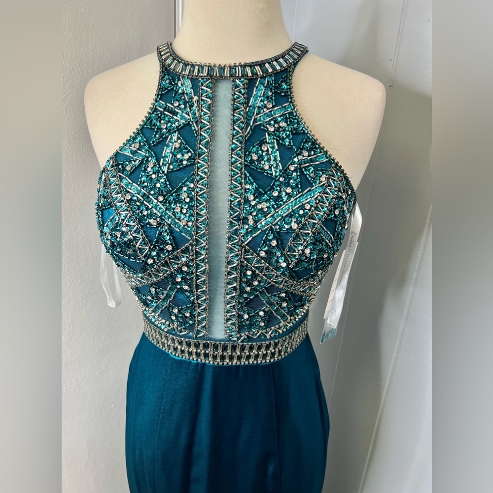 Prom dress - Picture 2 of 5